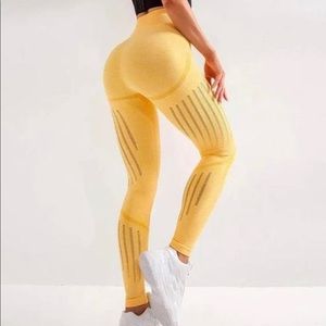 BNWOT Yellow leggings